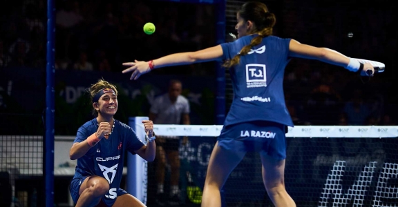 Action shot from the Premier Padel Mexico Major 2025 in Acapulco, showcasing professional players competing on a fast-paced court with a full stadium atmosphere