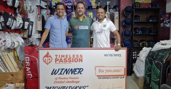 Nicola Cainero presenting the LKR 700,000 winning prize to the Mighty Ducks during the Timeless Passion ceremony at Mr. Cricket in Colombo.